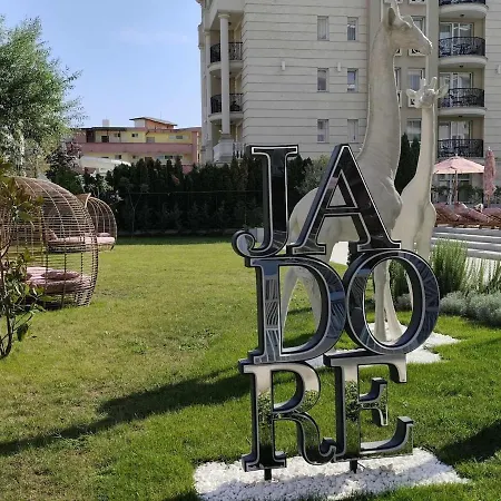 J'adore Secret Garden, Deluxe ساني بيتش